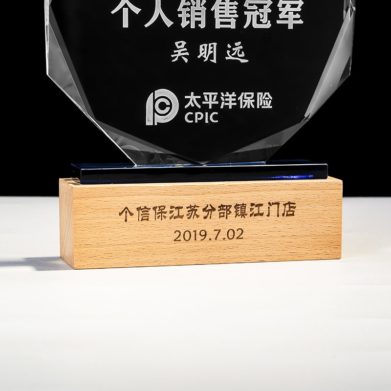 Carved Authorization University College Company Personalized Crystal Award With Wooden Base Plaque Glass Trophy Award