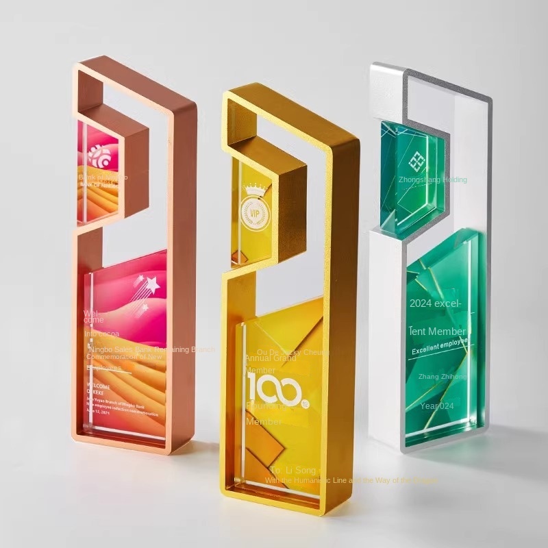 Wholesale Custom High-Grade Metal Trophy with Crystal Medals Plaques Creative Award Crystal Craft Trophies
