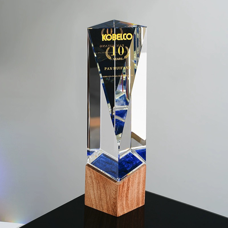 High Quality Wood Base Trophys Clear Crystal Glass Trophy Award With Laser Engraved Logo Letters Custom