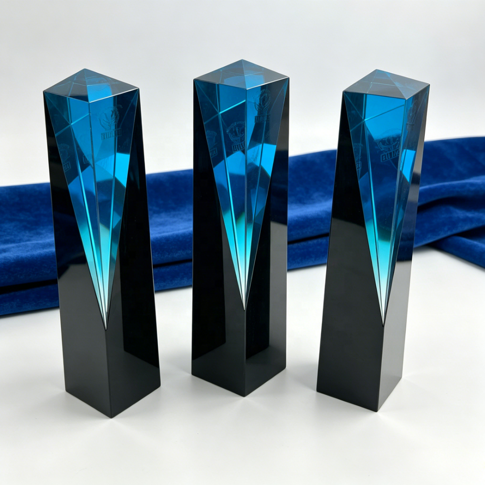 Factory Wholesale Personalized Custom Crystal Trophy Text Logo Engrave Crystal Award School Ceremony Corporate Recognition Prize