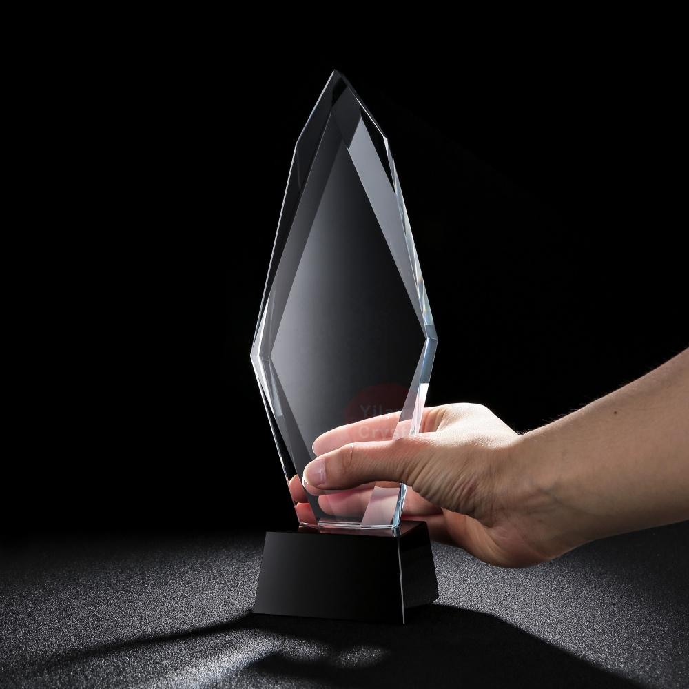 Design 3D Engraved Crystal for Anniversary Ceremony Embassy Trophy Crystal Award