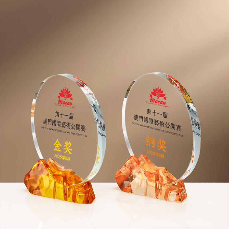 Eco-Friendly Round Glass Awards Liuli Crystal Trophy Mountain Design Laser Engraved Sports Trophy