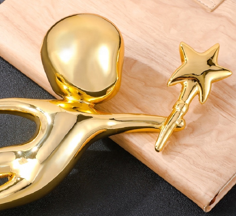 Honor of Crystal Custom Resin Trophy Prizes Creative Cute Characters Speech Singing Resin Personal Trophy Gifts