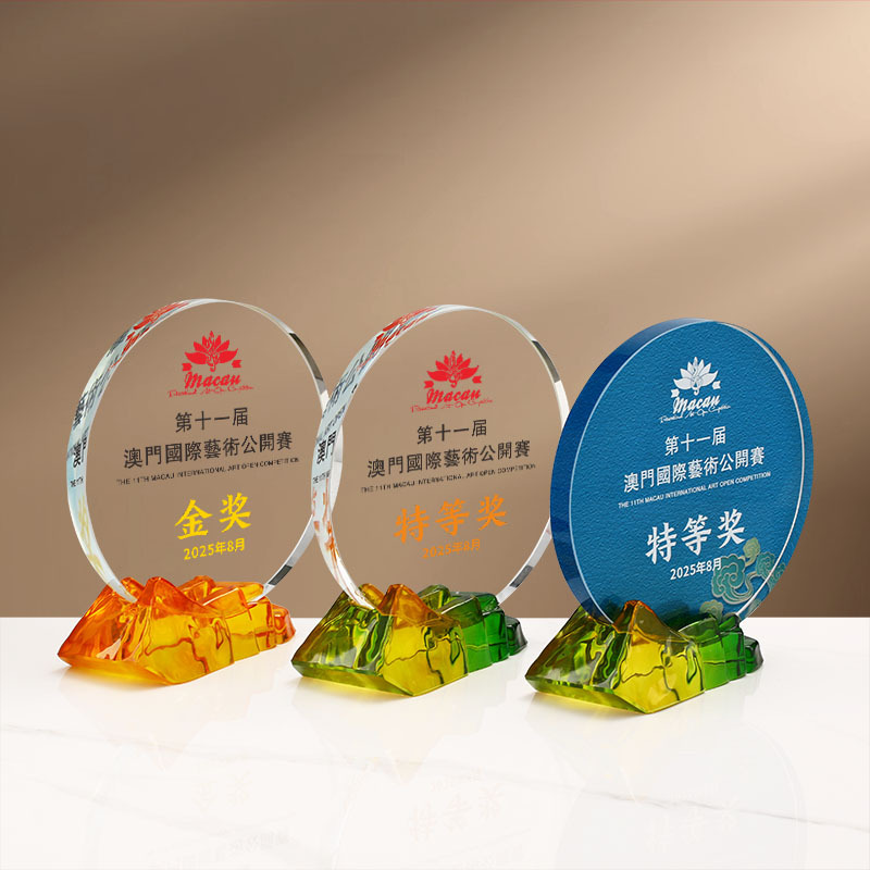 Eco-Friendly Round Glass Awards Liuli Crystal Trophy Mountain Design Laser Engraved Sports Trophy