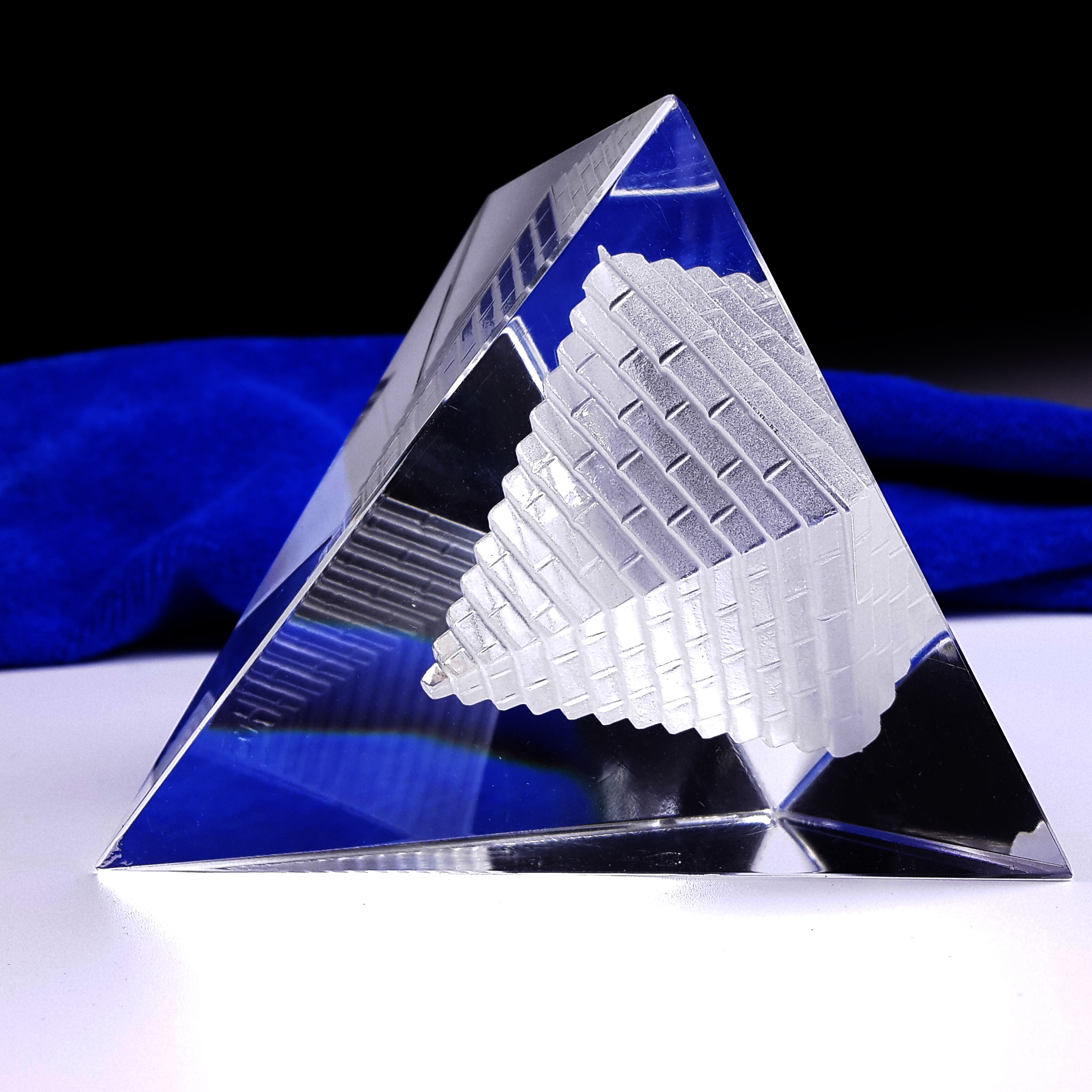 80mm Clear Fengshui Pyramid Paperweight Blank Hollow Healing Quartz Crystal Pyramid for Mediation