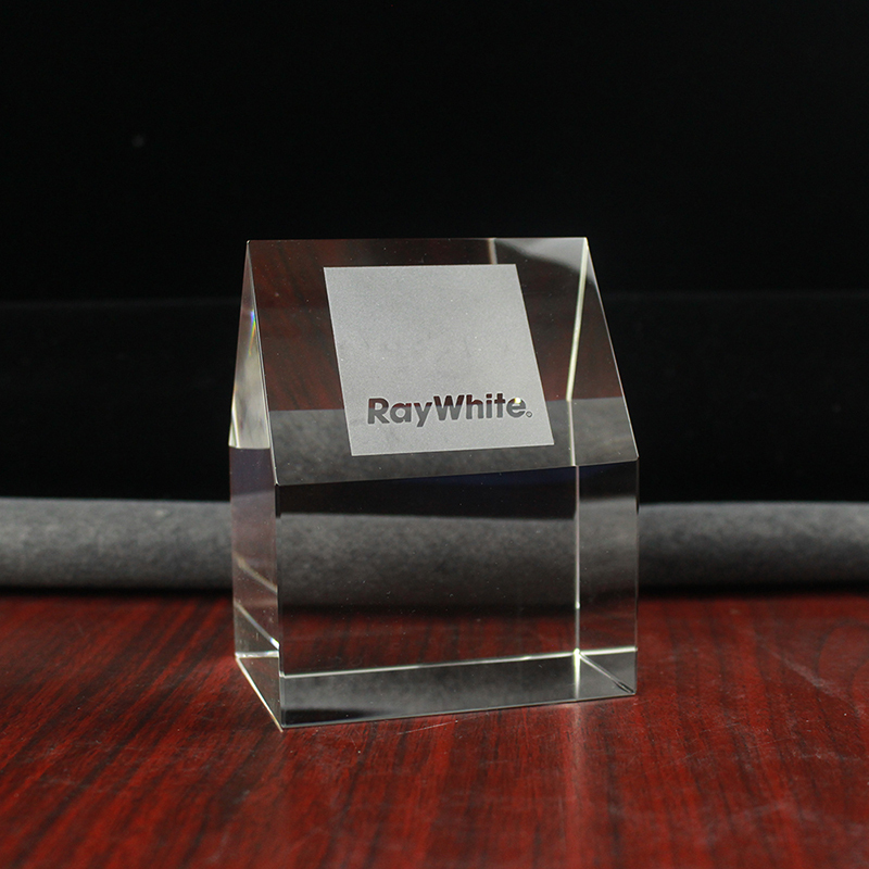 House Shape 3D Laser Engraving Crystal Custom Paperweight for Home Real Estate Decoration