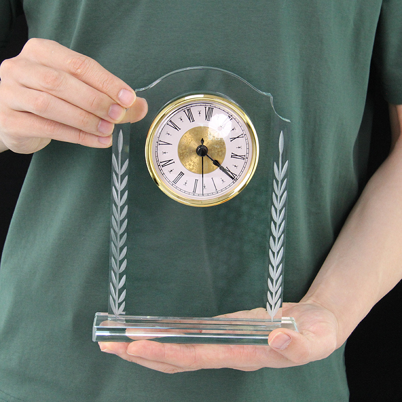 High-end School Business Retirement Souvenirs Office Desk Crystal Clock Ornaments Laser Engraved Custom