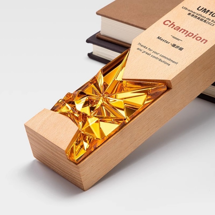Factory Wholesale Crystal Solid Wood Trophy and Award Creative Wooden Plaque Medal Engraving for Business Trade Gifts