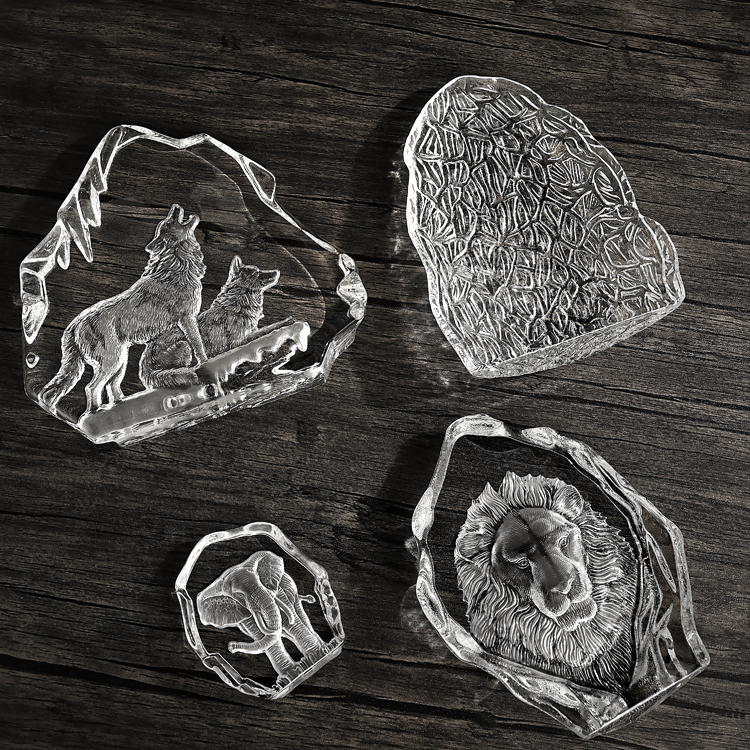 Shining   3D Laser Engraved  Wolves Crystal Sculpture Iceberg  Crystal Iceberg for Souvenir Gift