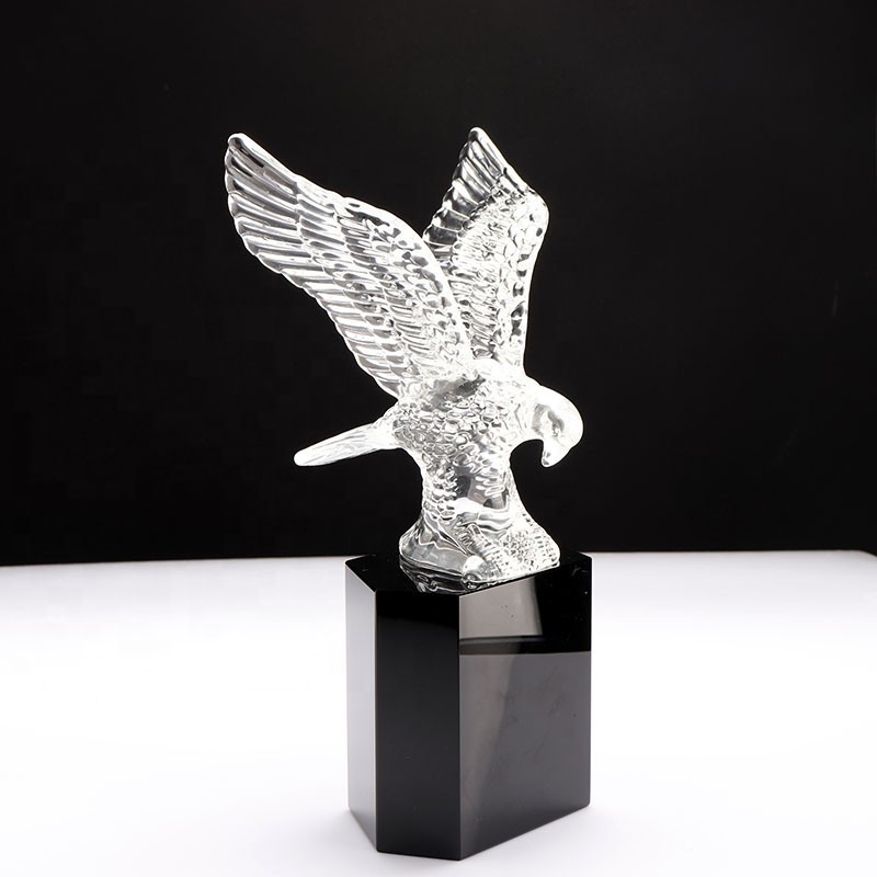 Factory Custom Design Unique Animal Statue Eagle Shape Furniture Office Decoration High Quality Crystal Sculptures