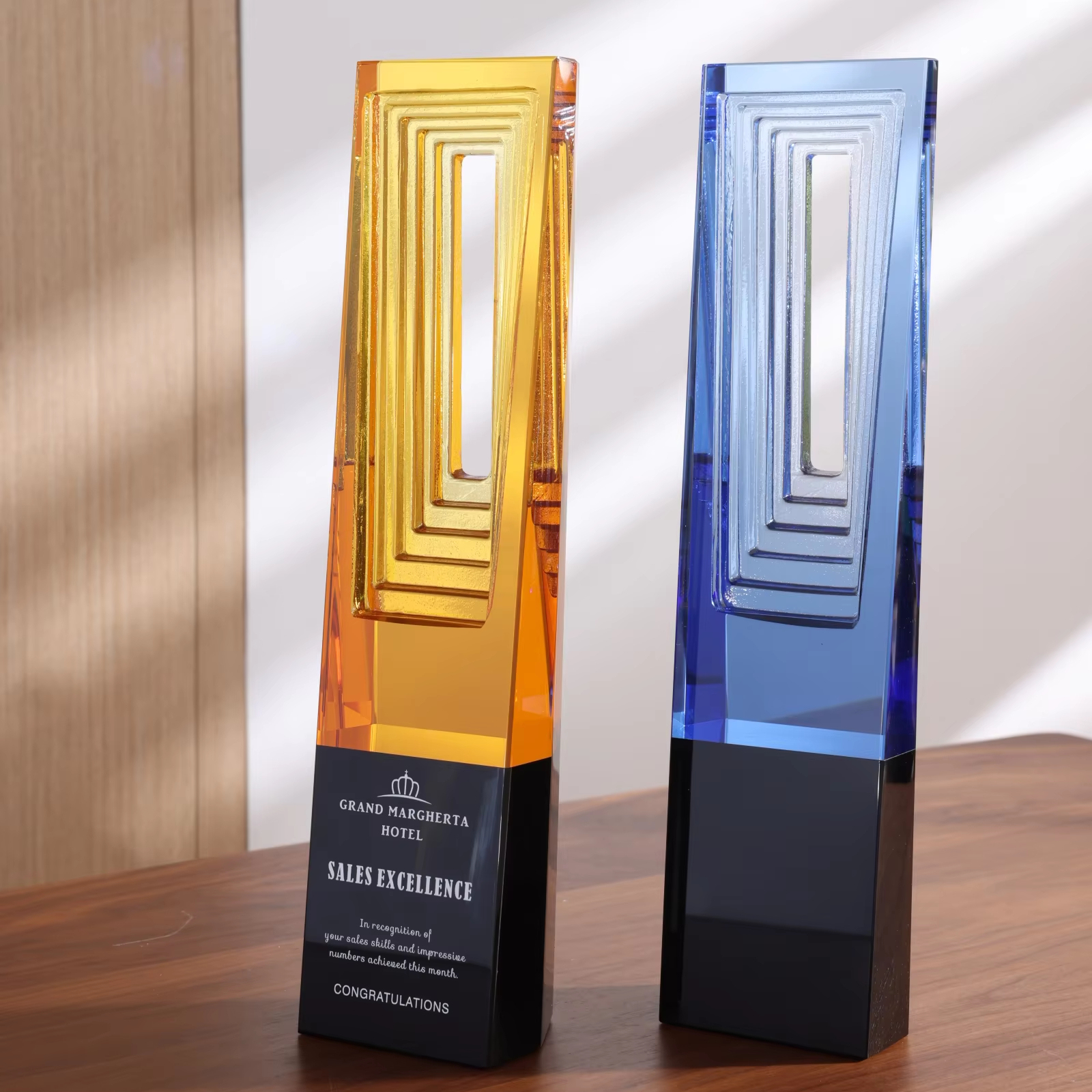 Custom Design Fashion Trend HONOR Style Crystal Trophy Engraved Logo Innovative Glass Souvenir Gifts for Business Home Decor