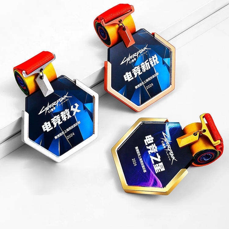 Wholesale Color Printing Polygon Crystal GLass Medal With Gold Silver Copper Metal Hook