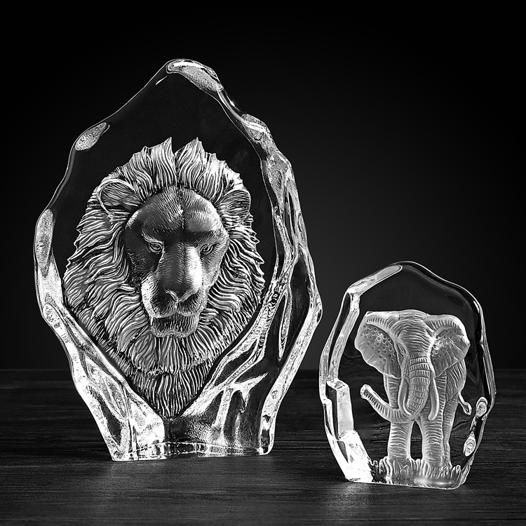 Shining   3D Laser Engraved  Wolves Crystal Sculpture Iceberg  Crystal Iceberg for Souvenir Gift