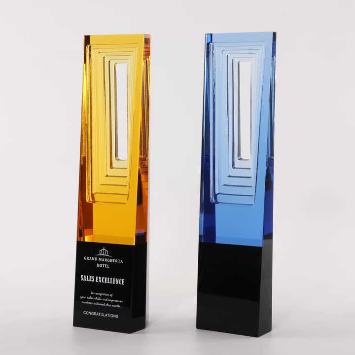 Custom Design Fashion Trend HONOR Style Crystal Trophy Engraved Logo Innovative Glass Souvenir Gifts for Business Home Decor