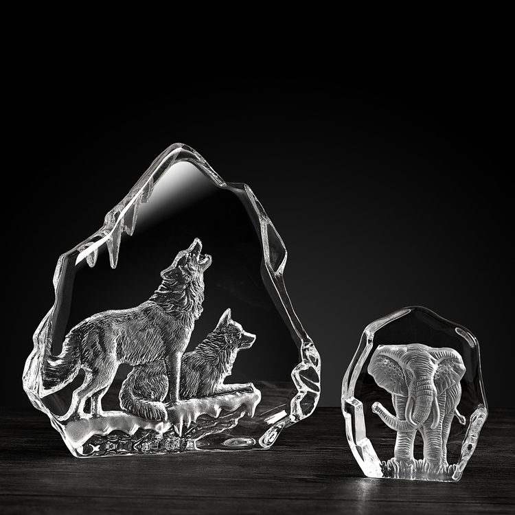 Shining   3D Laser Engraved  Wolves Crystal Sculpture Iceberg  Crystal Iceberg for Souvenir Gift