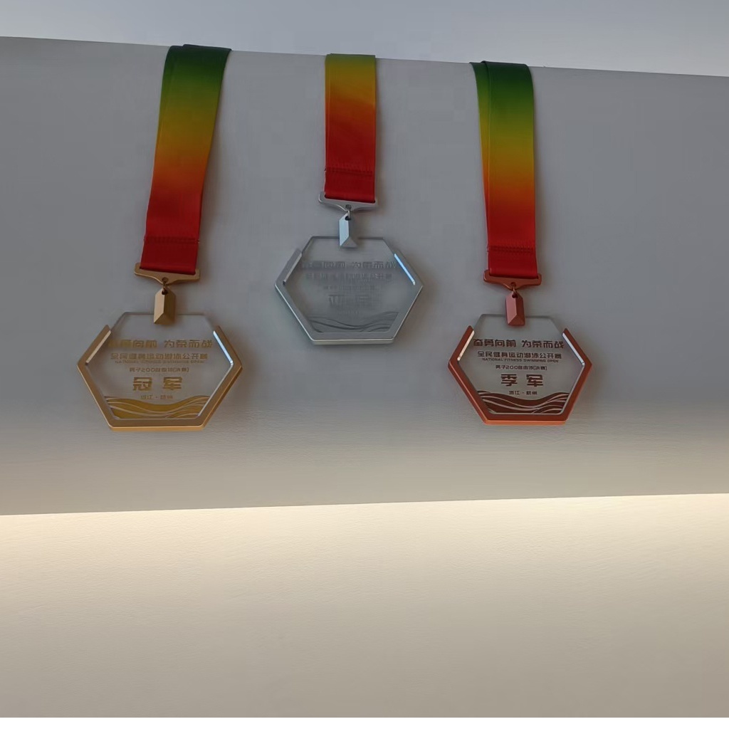 Wholesale Color Printing Polygon Crystal GLass Medal With Gold Silver Copper Metal Hook