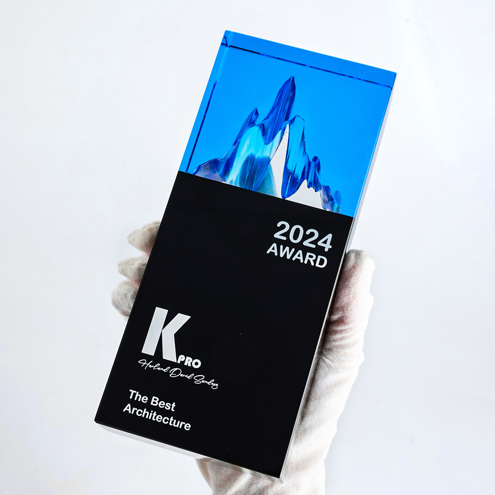 New Design Factory Wholesale High Quality Liuli Iceberg Crystal Award Plaque Trophy Laser UV Printing Custom Logo Fashion Trend