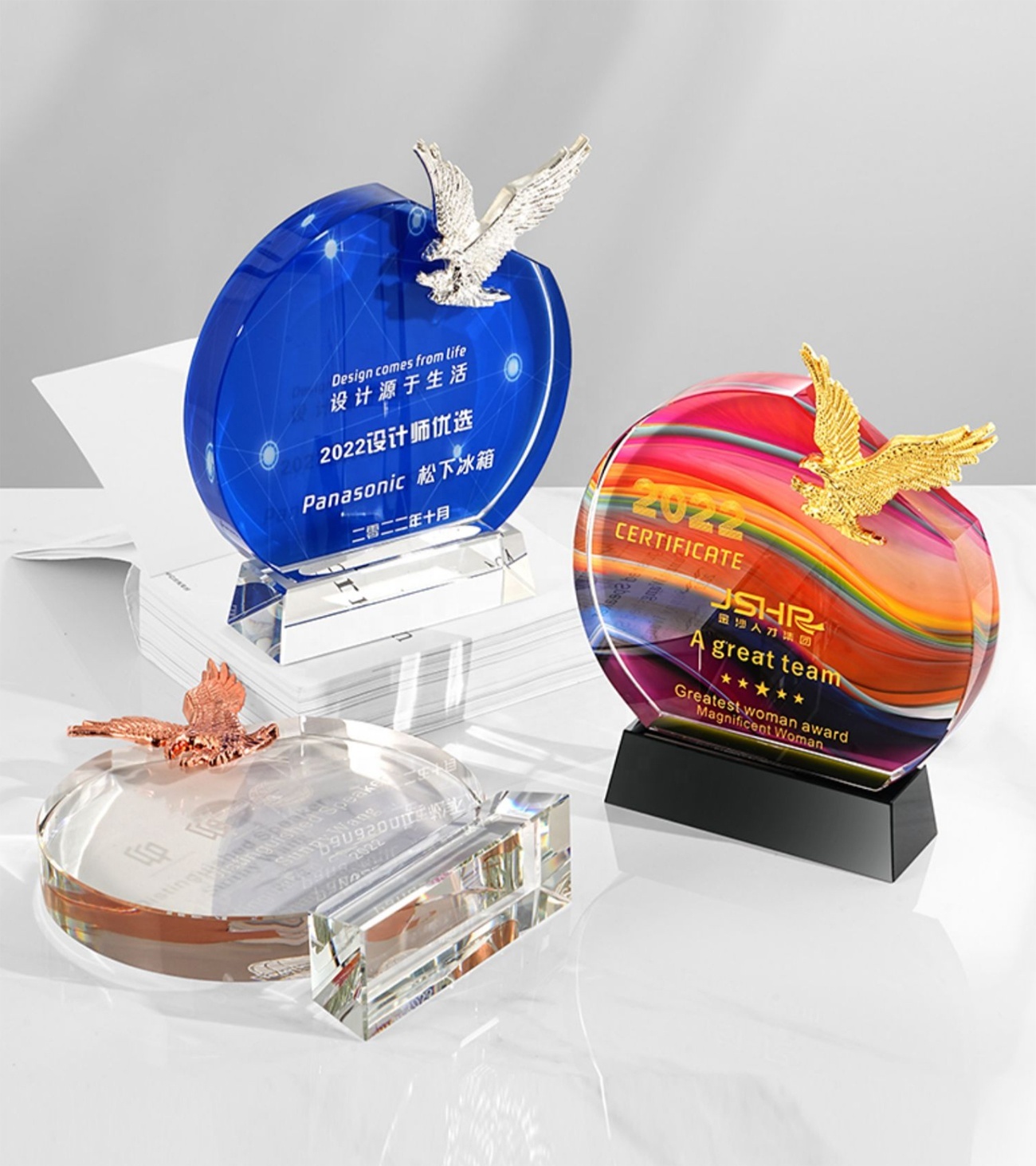 Wholesale Color K9 Glass Eagle Trophy Crystal Plaque Carved Metal Hawk  Laser Awards Round  Anniversary Souvenirs Gifts
