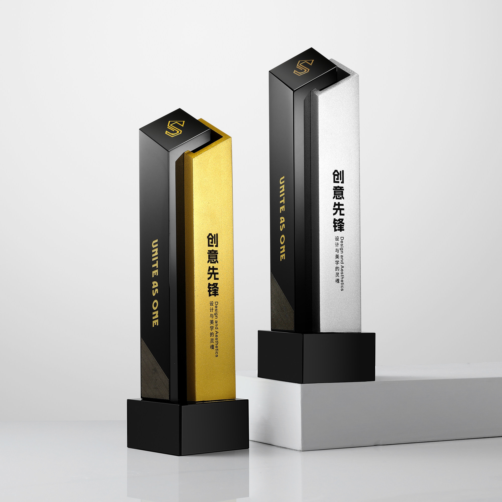 Newest Design Modern Crystal Metal Trophy Award Handmade Artisanal Cast for Champion Durable Personalized Customized Logo