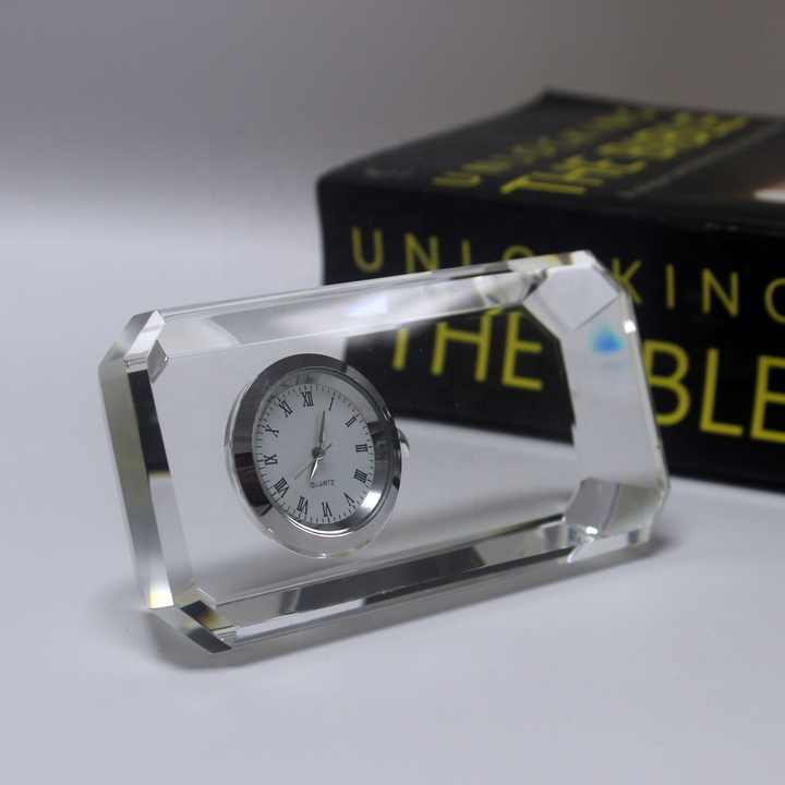 Crystal Glass Table Clock Stand Clock Laser Souvenirs  Cheap Mini Crystal Engraved Logo Crystal Promotional Custom 3d Clear Gift