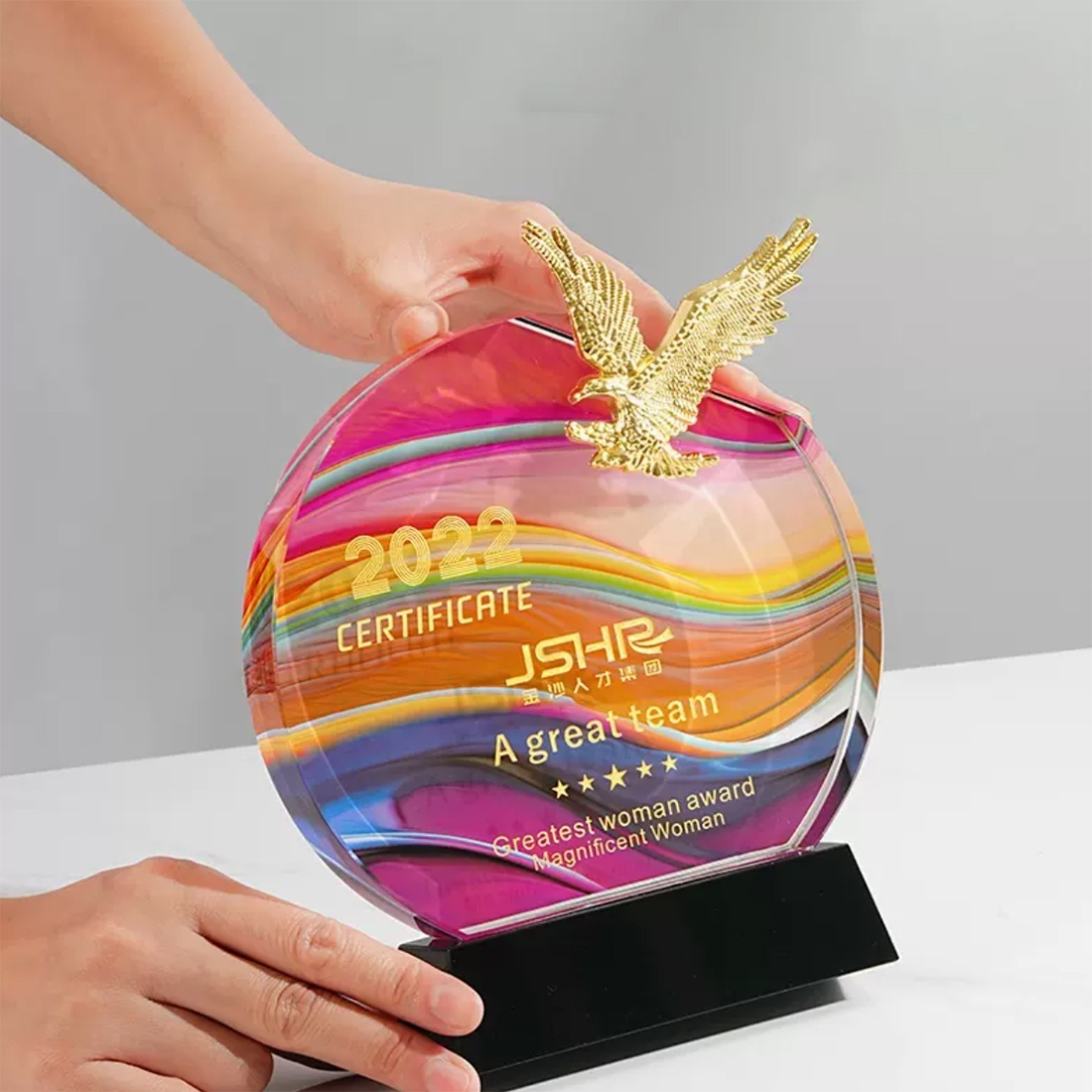 Wholesale Color K9 Glass Eagle Trophy Crystal Plaque Carved Metal Hawk  Laser Awards Round  Anniversary Souvenirs Gifts
