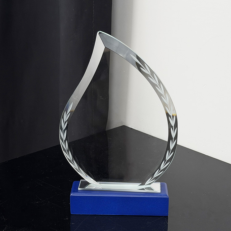 Factory Wholesale Blank Cutting Edge Crystal Trophy with Gold Copper Blue Red Wooden Base MH-N827