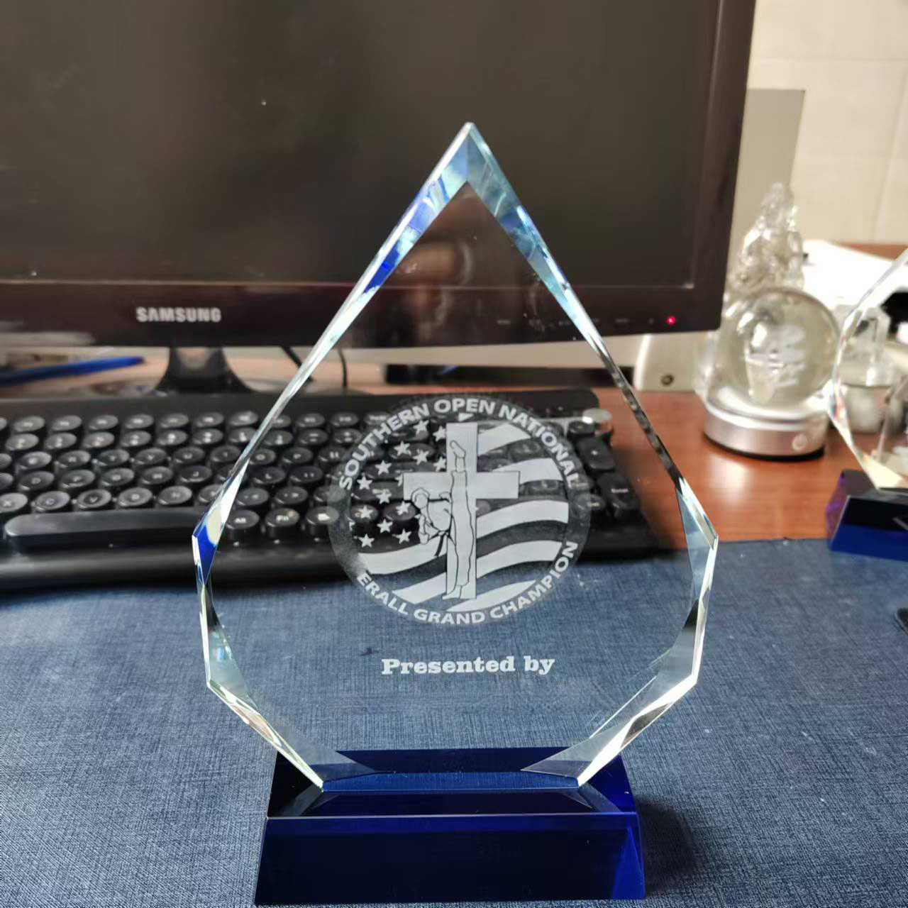 Factory Wholesale K9 Blank Crystal Iceberg Models Shield Custom Laser Engraved logo Crystal Glass Trophy Awards for Sports Event