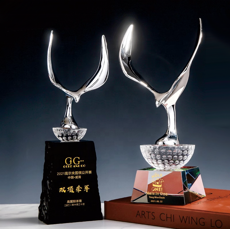 Customized Dazzling Crystal Eagle Carved Trophy Sports Award with Crystal Base TM-2026030 Model Souvenir Wholesale