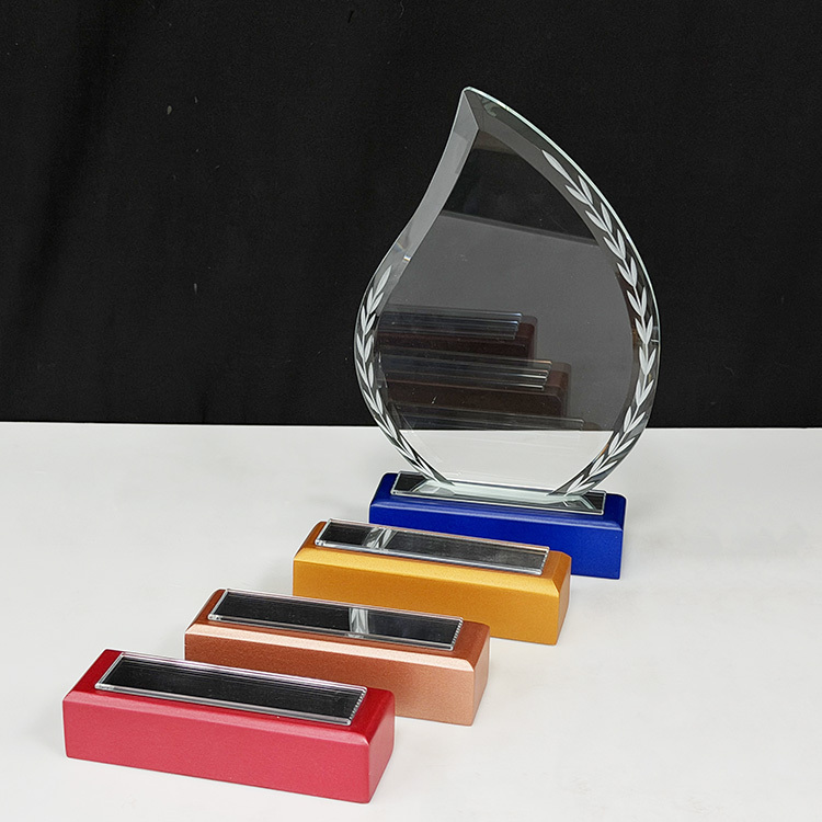 Factory Wholesale Blank Cutting Edge Crystal Trophy with Gold Copper Blue Red Wooden Base MH-N827