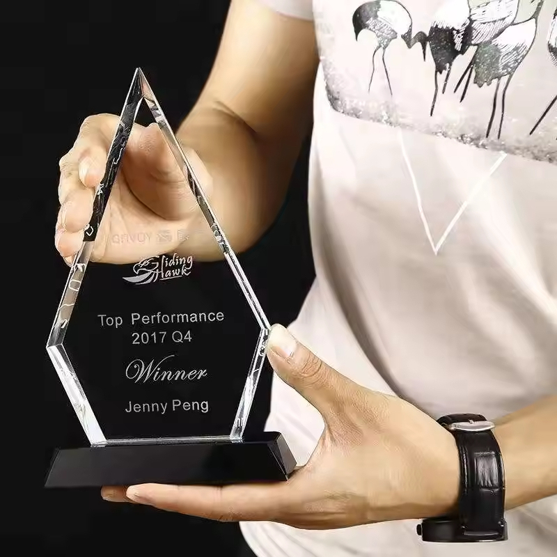 Honor of Crystal New Arrival Customized Crystal Trophy Award Clear Glass Trophy Black Base