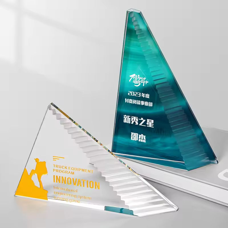 Customized Text Carving Crystal Glass Trophy Corporate Gift Craft Trophy High-end Triangle Trophy