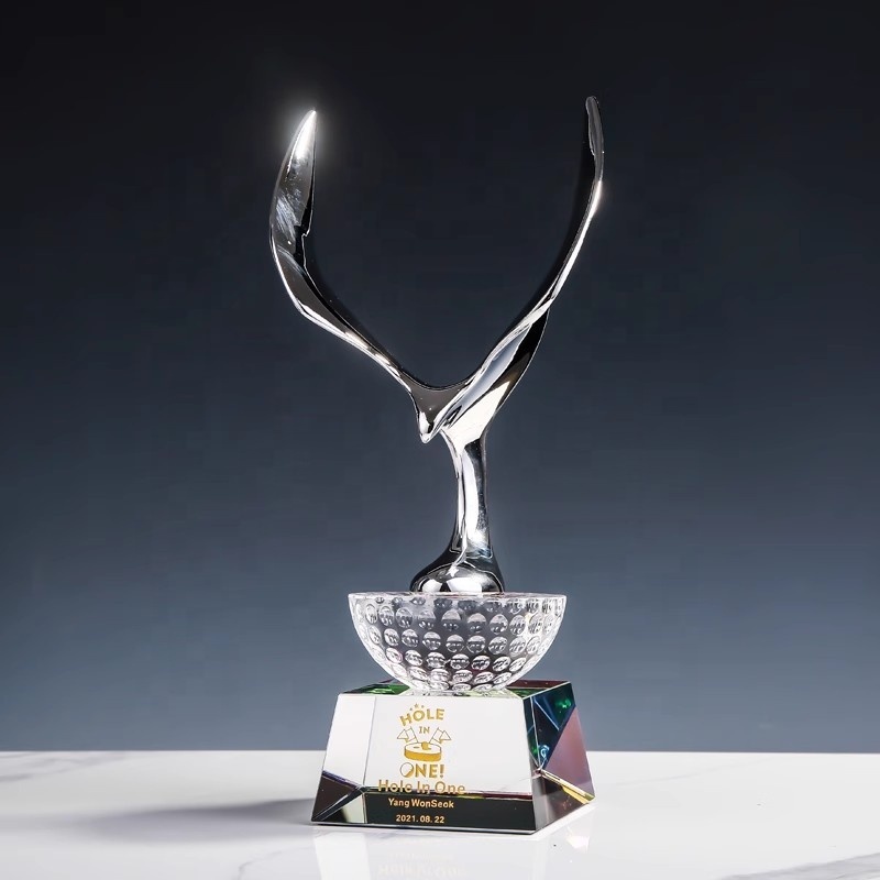 Customized Dazzling Crystal Eagle Carved Trophy Sports Award with Crystal Base TM-2026030 Model Souvenir Wholesale