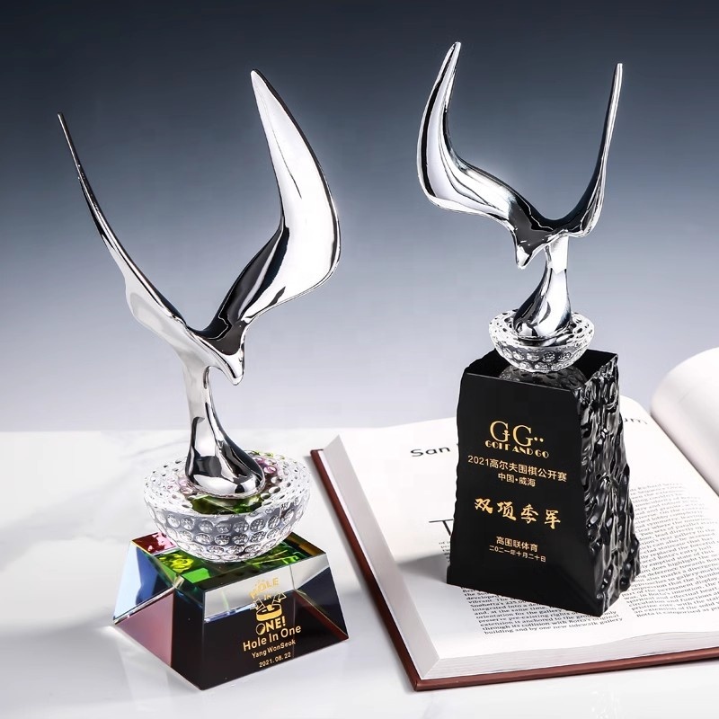 Customized Dazzling Crystal Eagle Carved Trophy Sports Award with Crystal Base TM-2026030 Model Souvenir Wholesale