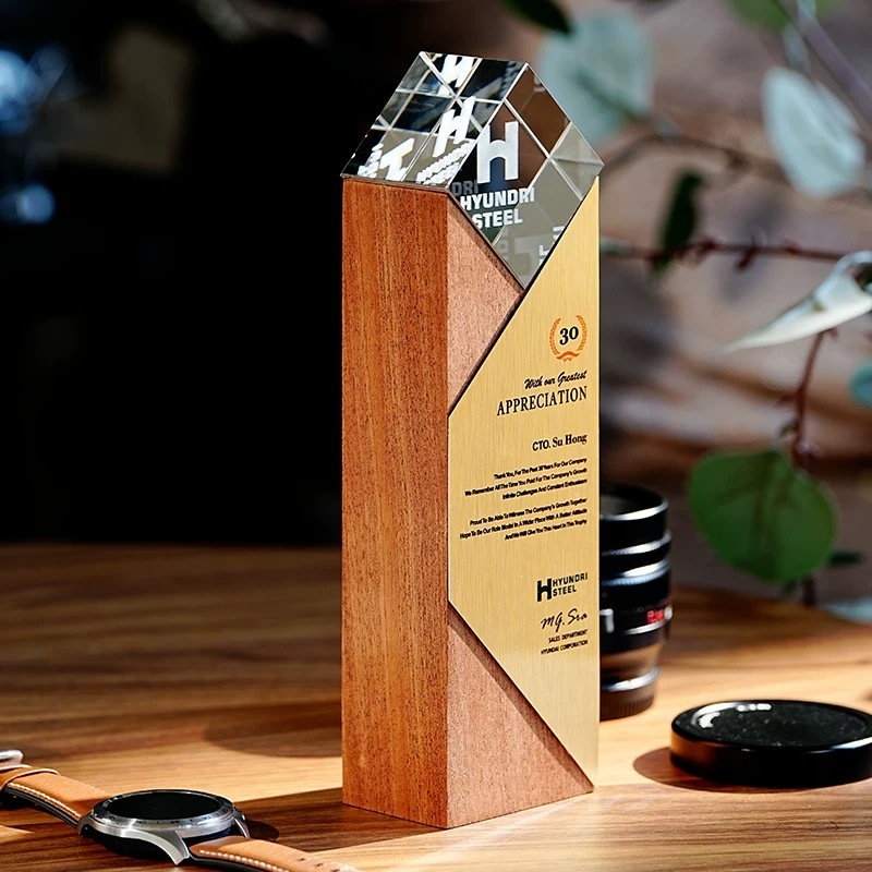 Wood Plaque With Crystal Cube Custom Wooden Trophy Award Plaque  MH-J0143