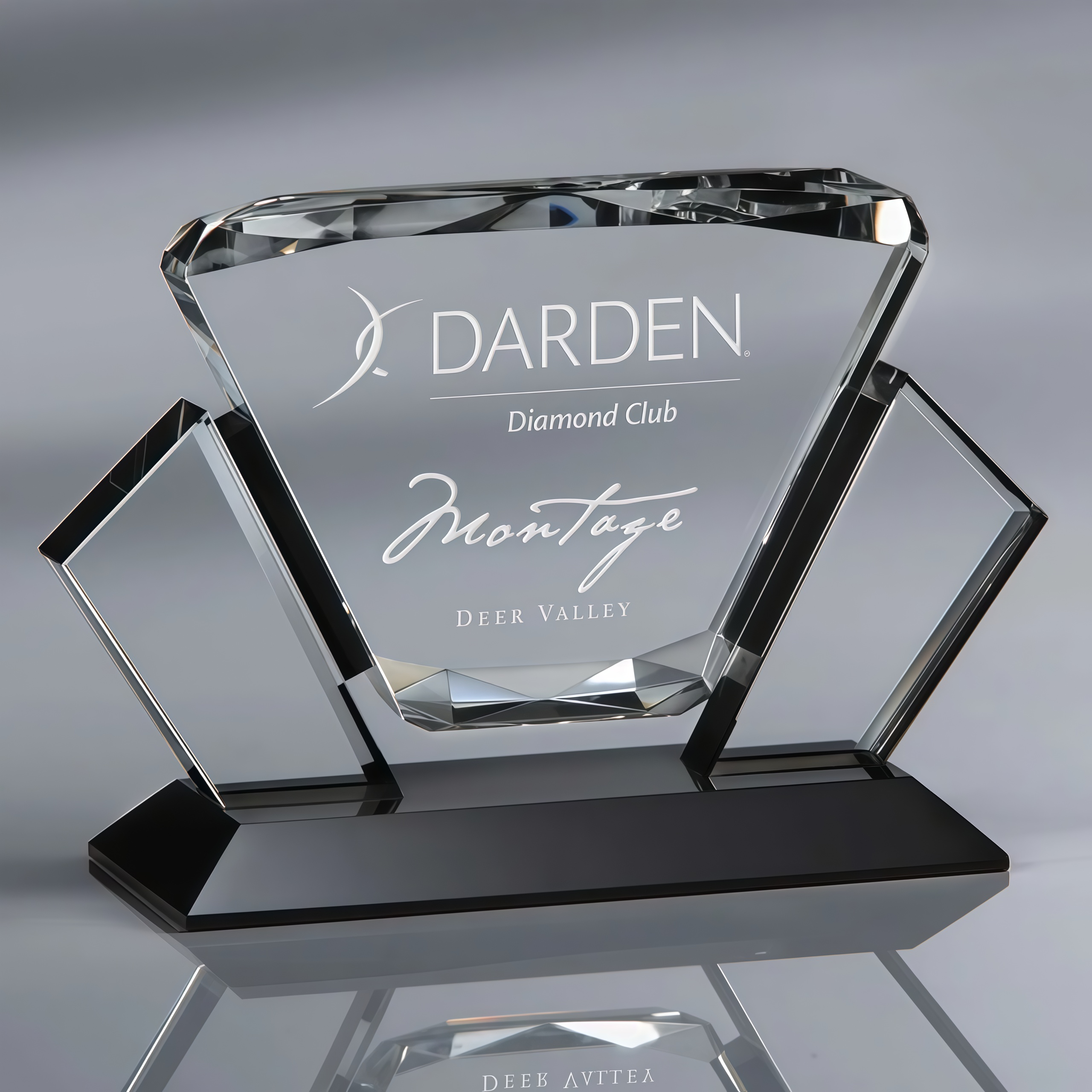 Wholesale Personalized New Arrival Crystal Diamond Shaped Trophy Achievement Souvenir Gift