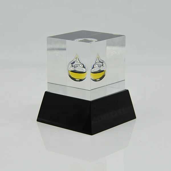 Custom Eco-Friendly Resin Oil Drop Model Trophy Award with Customized Size and Casting Technique