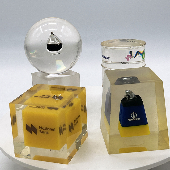 Custom Resin Crystal Oil Droplet Paperweight Crafts Arab Countries Handicrafts Oil Field Oil Company Souvenirs