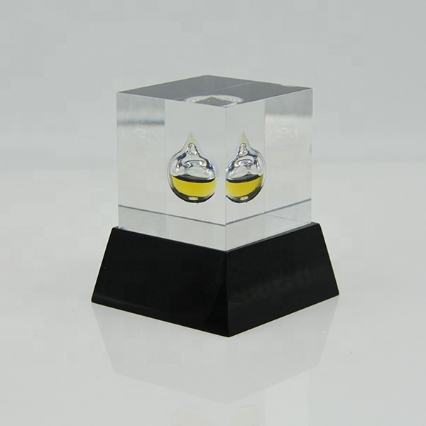 Custom Eco-Friendly Resin Oil Drop Model Trophy Award with Customized Size and Casting Technique