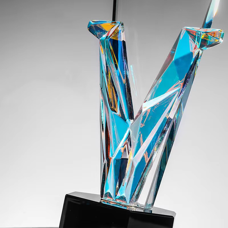 Factory Direct Low MOQ Custom Logo Blank Crystal Trophy Award V Shape Faceted Crystal Laser Engraving Trophy