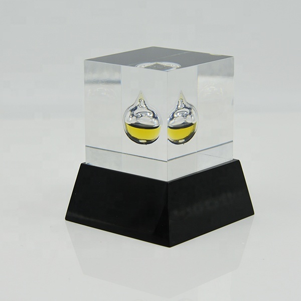 Custom Eco-Friendly Resin Oil Drop Model Trophy Award with Customized Size and Casting Technique