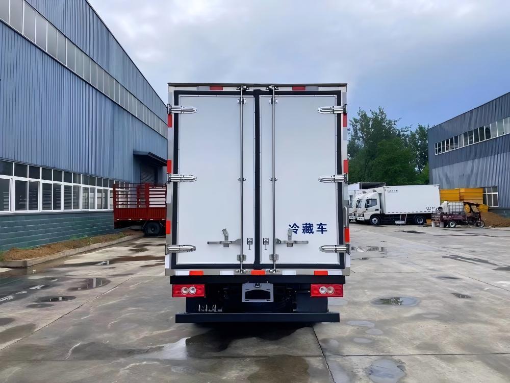 Futian OMC X12 cubic refrigerated truck,MY SHOP,Futian OMC X12 cubic refrigerated truck