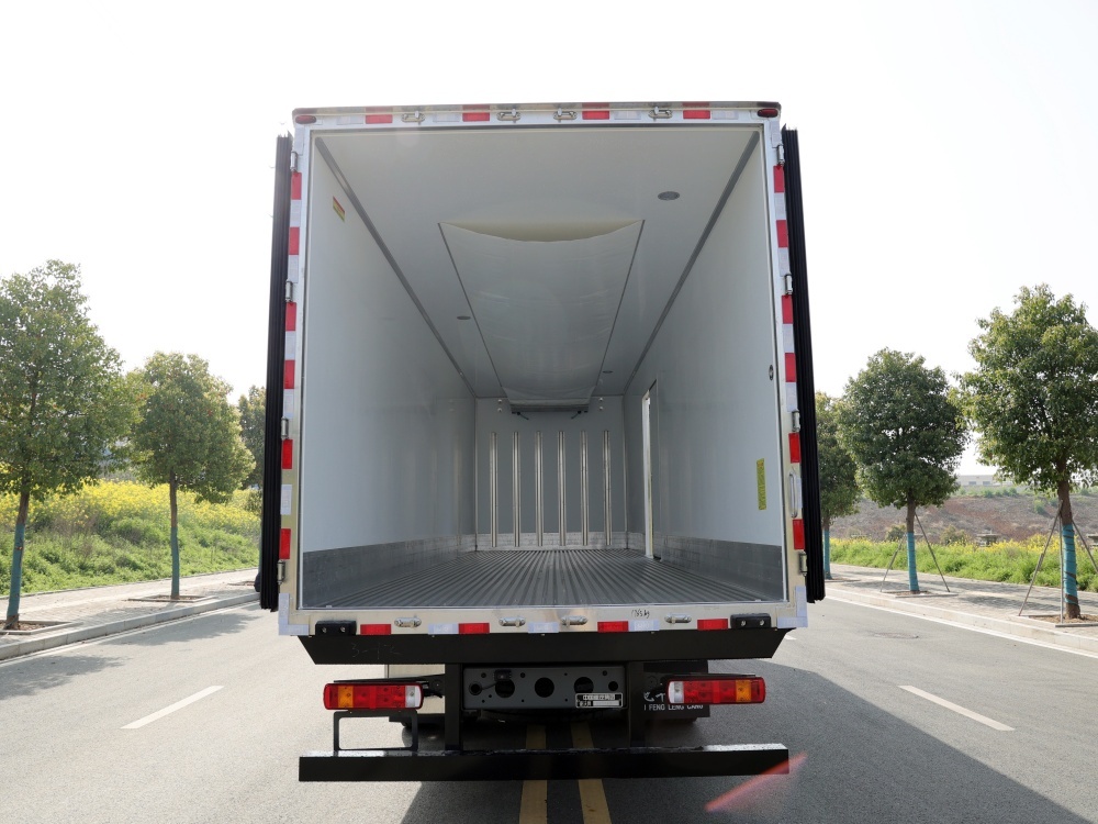 Sinotruk Howo TX7 56 cubic Refrigerated Truck,MY SHOP,Sinotruk Howo TX7 56 cubic Refrigerated Truck
