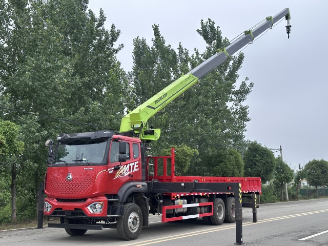 Sinotruk Howo MATE / Zoomlion 14-Ton Truck-Mounted Crane with 5-Section Boom,MY SHOP,Sinotruk Howo MATE / Zoomlion 14-Ton Truck-Mounted Crane with 5-Section Boom