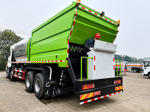 HOWO 24 m³ Synchronous Chip Sealing Truck,MY SHOP,HOWO 24 m³ Synchronous Chip Sealing Truck