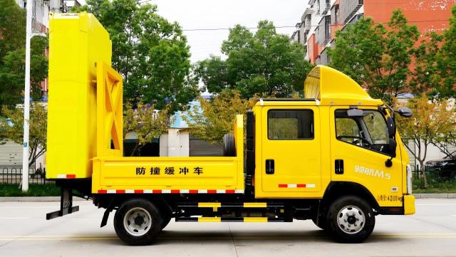 Camion Foton Linghang 100K à coussins de sécurité, Suizhou Hongda Automobile Sales Co., Ltd., Camion Foton Linghang 100K à coussins de sécurité