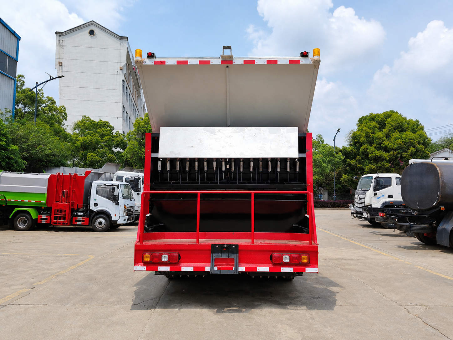 Shacman 20 m³ Synchronous Chip Sealing Truck, Suizhou Hongda Automobile Sales Co., Ltd.,Shacman 20 m³ Synchronous Chip Sealing Truck
