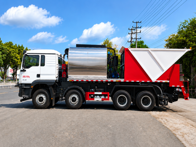 Shacman 20 m³ Synchronous Chip Sealing Truck, Suizhou Hongda Automobile Sales Co., Ltd.,Shacman 20 m³ Synchronous Chip Sealing Truck