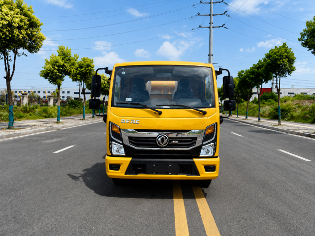 Camion distributeur d'asphalte Dongfeng de 4,3 m³, Suizhou Hongda Automobile Sales Co., Ltd., Camion distributeur d'asphalte Dongfeng de 4,3 m³