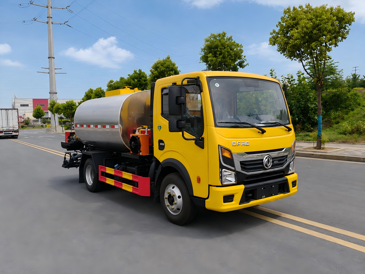 Camion distributeur d'asphalte Dongfeng de 4,3 m³, Suizhou Hongda Automobile Sales Co., Ltd., Camion distributeur d'asphalte Dongfeng de 4,3 m³