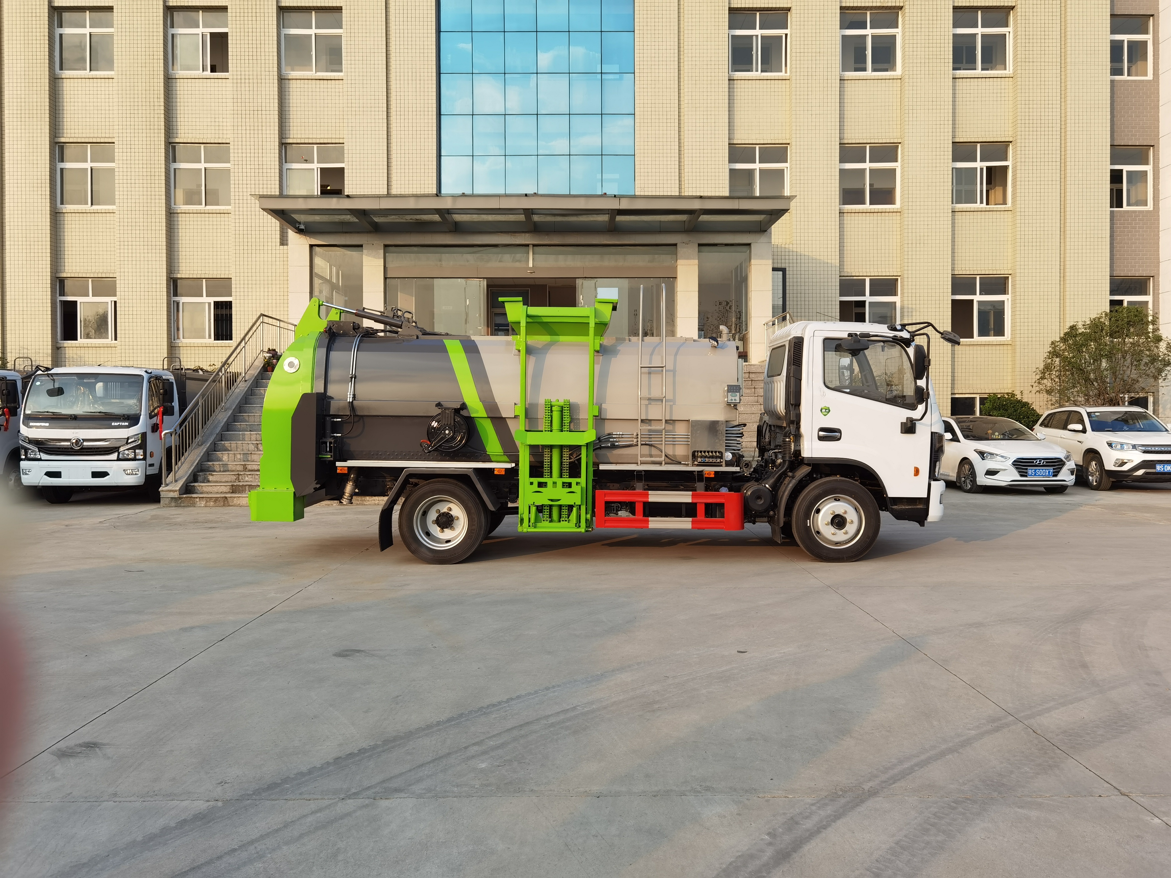 Dongfeng D7 Series 8m³ Food Waste Truck, Suizhou Hongda Automobile Sales Co., Ltd.,Dongfeng D7 Series 8m³ Food Waste Truck
